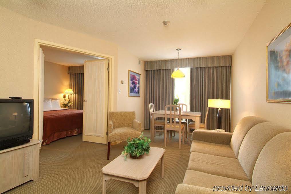 Towneplace Suites By Marriott Windsor Exteriér fotografie